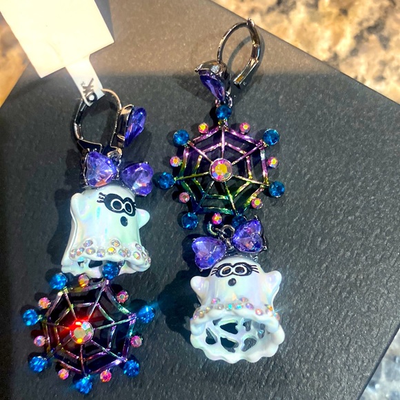 Betsey Johnson ghost and spiderweb Halloween earrings or for every day wear. - Picture 2 of 5